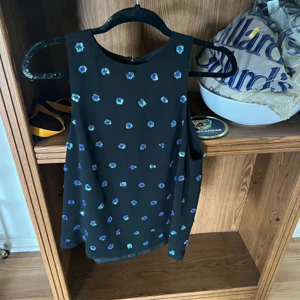 KEEPSAKE SEQUIN FLOWER TOP